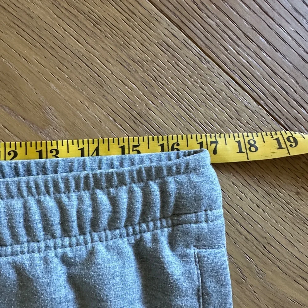 Gymshark Grey Tapered Jogger Sweatpants Men’s Size L